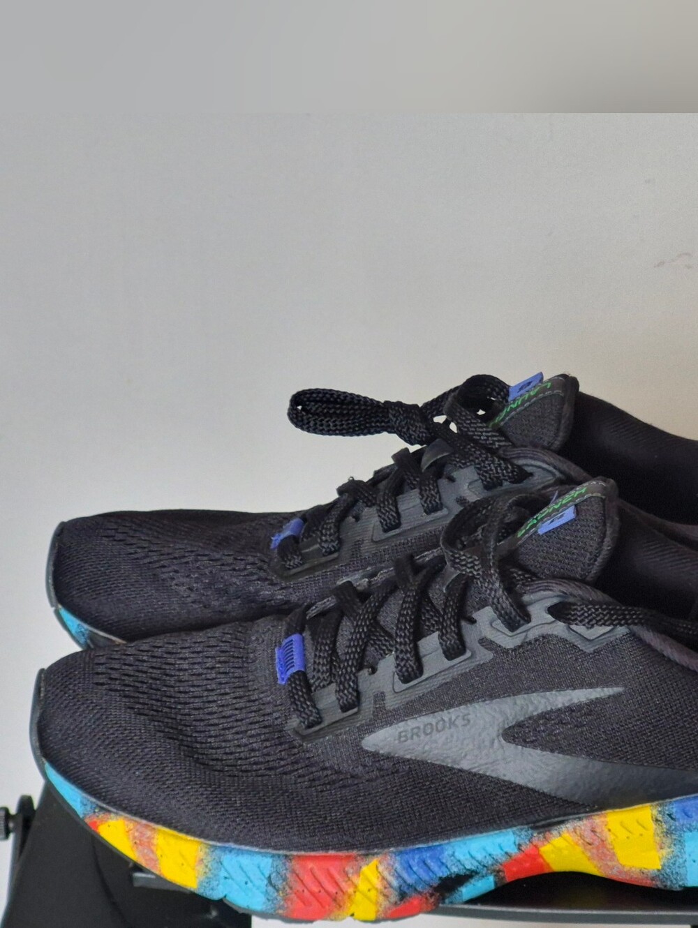 Brooks Kids Black Sneakers with Colorful Painted Sole 8 Women